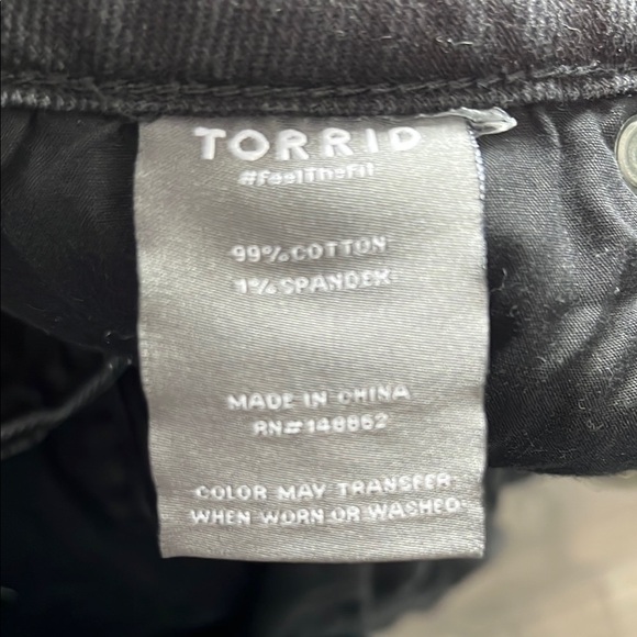 Torrid NWOT Black Distressed Women's Jeans - Picture 5 of 5